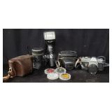 Box of vintage cameras & accessories, box lot