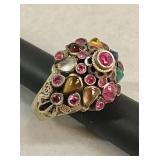 Vintage gold ladiesï¿½ ring with faceted