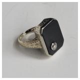 Onyx, diamond & 14kt gold ring