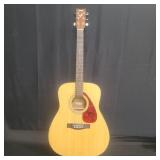 Yamaha f325 acoustic guitar 16"L x 4"D x 40"h