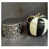 2 ceramic trinket boxes