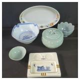 Box of miscellaneous porcelain items.