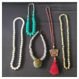 Group of vintage necklaces