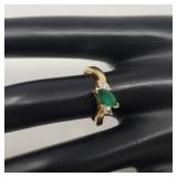 18k gold ring w/ emerald & two diamonds