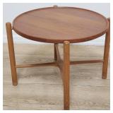 Hans J. Wegner , Andreas Tuck folding tray table