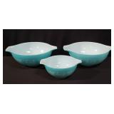 Group of 3 Pyrex mixing bowls