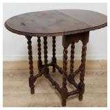 Antique gate leg drop leaf oak table
