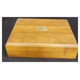 Wood cigar humidor