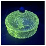 Covered uranium glass dish with 3 compartments