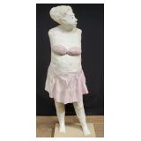 Papier-Mï¿½chï¿½ sculpture of woman