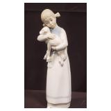 Lladro porcelain figurine, young girl with