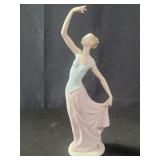 Nao by Lladro porcelain figurine "The Dance is