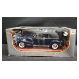 1938 Cadillac Fleetwood by Signature 1:18 scale