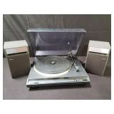 Bose speakers and vintage turntable