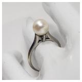 14k white gold and pearl ring