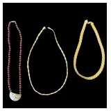 Lot or silver necklaces