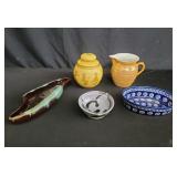 Group of porcelain and pottery pieces, 1 signed
