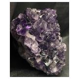 Amethyst quartz specimen