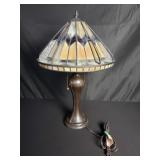 Arts & craft style stainglass shade table lamp