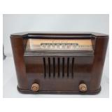 Vintage Bendix model 0526E tube radio