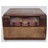 Richard Bell model 661 radio with turntable