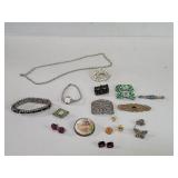 Group of costume jewelry: brooches, earrings,