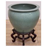 Chinese porcelain crackle-glaze planter on wood