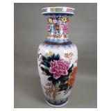 Chinese porcelain hand painted vase