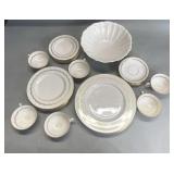 6 Lenox golden wreath place settings