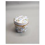 Limoge porcelaine decore a la main trinket box