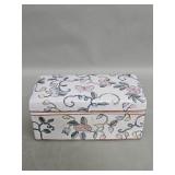 Vintage Chinese porcelain trinket box h