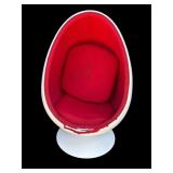 Egg pod-style swivel fiberglass chair