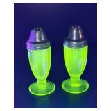 Pair of depression green uranium salt & pepper