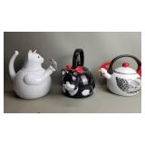 Pair of cats teapots and rooster teapot, Via,