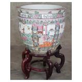Chinese rose medallion porcelain planter pot on