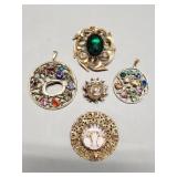 Group of 5 vintage costume brooches and pendants