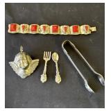 Lot of vintage jewelry
