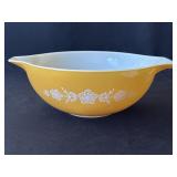 Vintage Pyrex glass mixing bowl