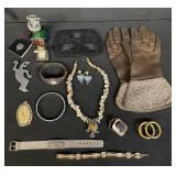 Group of womenï¿½s accessories lot