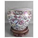 Chinese famille rose porcelain planter pot with
