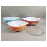 Vintage Pyrex mixing bowls