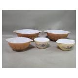 Group of vintage Pyrex mixing bowls