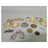 U.S. military brass uniform buttons, Queen