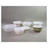 Group of vintage Pyrex mixing bowls