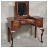 Ethan Allen Georgian court vanity table with