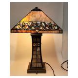 Tiffany style stained glass table top lamp