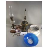 Box of misc table lamp, Pyrex bowl, trinket box,