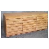 Sligh Furniture Mid-century modern oak dresser