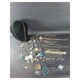 Costume jewelry, some vintage brooches,