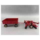 Ertl Wagon & IH Disc Harrow, Die-Cast, USA